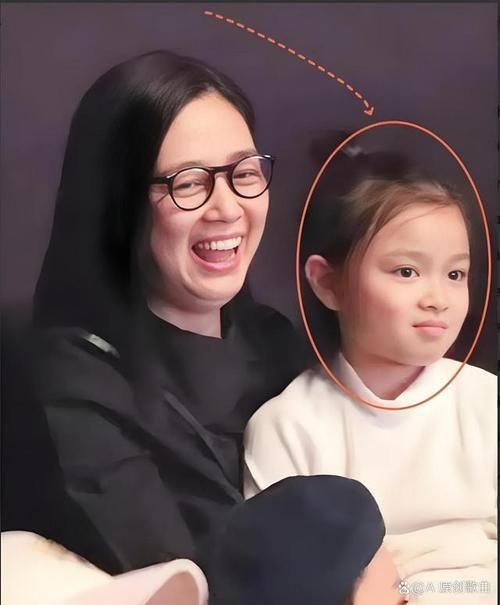 天王刘德华的女儿今年几岁？深度解析其成长环境