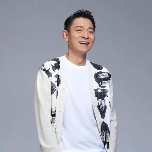 天王刘德华的姐姐：贫民区生活令人心酸