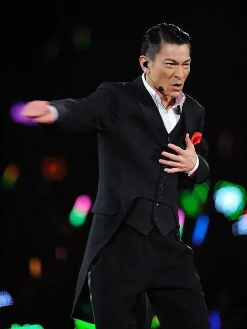 好声音第五季刘德华献唱 压轴表演惊艳全场