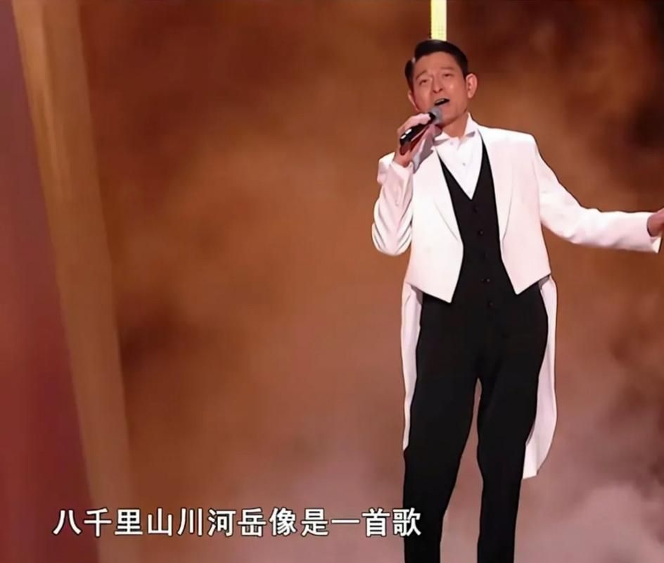 好声音第五季刘德华献唱 压轴表演惊艳全场