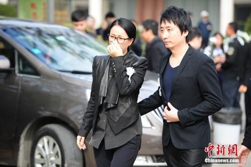 姚贝娜甩手那英视频引争议 背后故事让人唏嘘不已