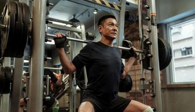 寻找最帅刘德华背影图片？这里值得一看
