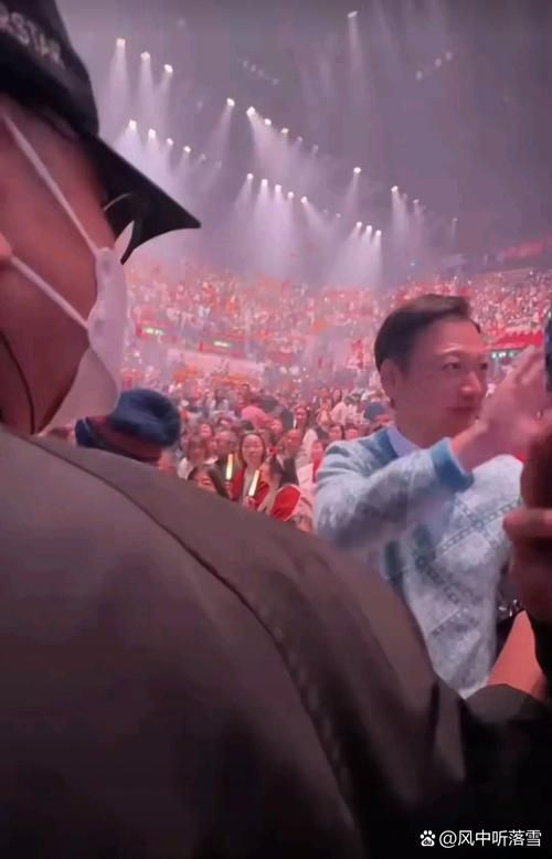 崔永元采访刘德华现场视频两人幽默互动引热议