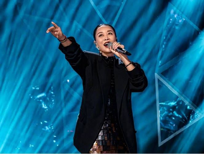 帕尔哈提唱哭那英视频完整版 深情演唱打动人心
