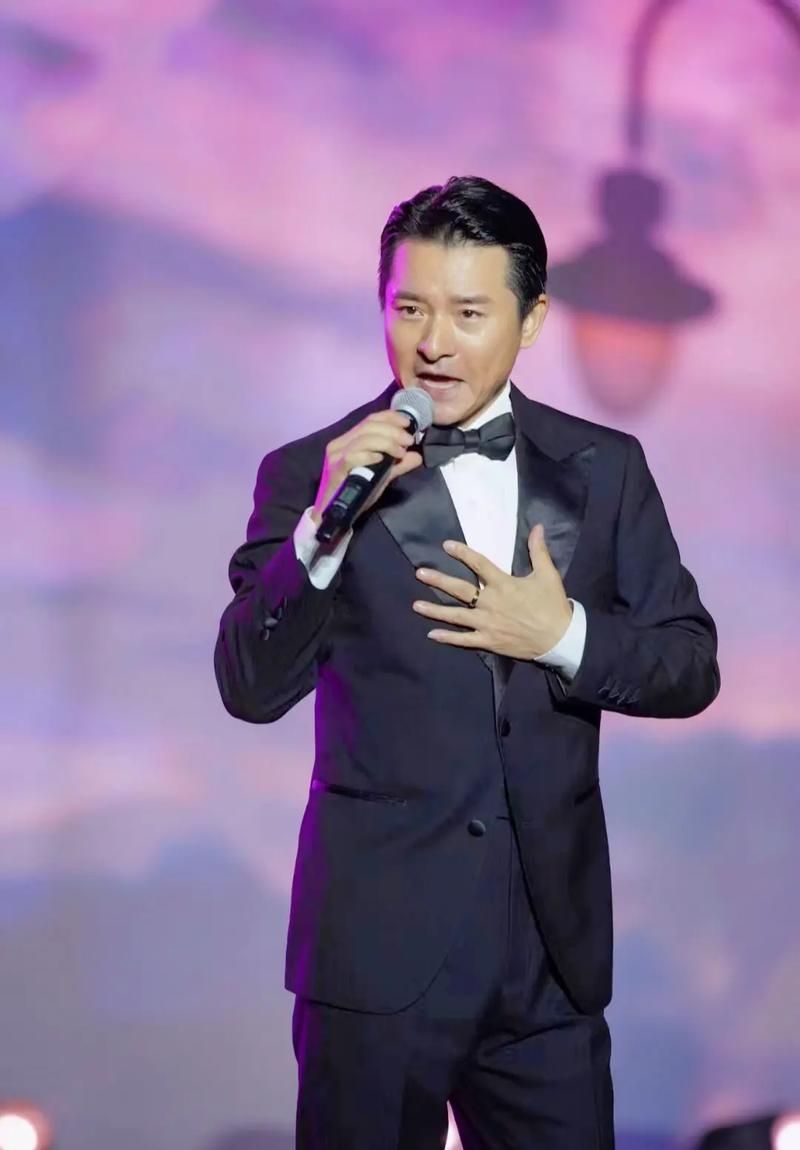 开门大吉模仿刘德华舞台造型相似度超高