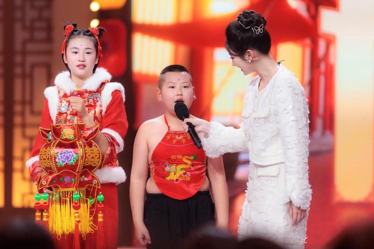 开门大吉模仿刘德华舞台造型相似度超高