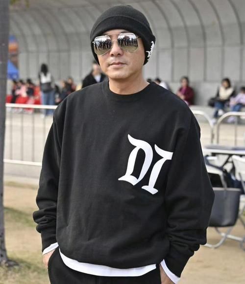 张卫健刘德华深厚情谊：天王巨星的患难真情