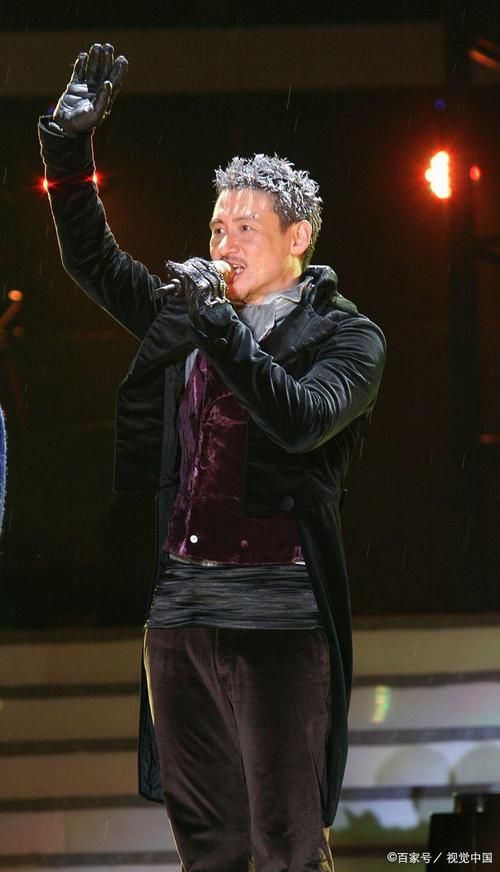 张学友2012演唱会精彩回顾 经典金曲全场大合唱