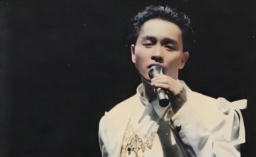 张学友唱张国荣的歌演唱会片段引发泪目