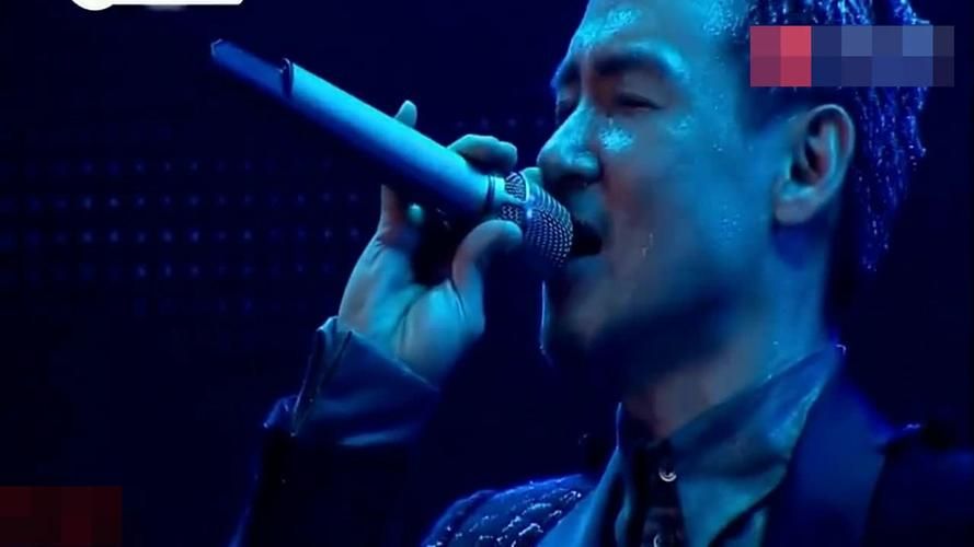 张学友天黑黑现场版与录音室版对比赏析