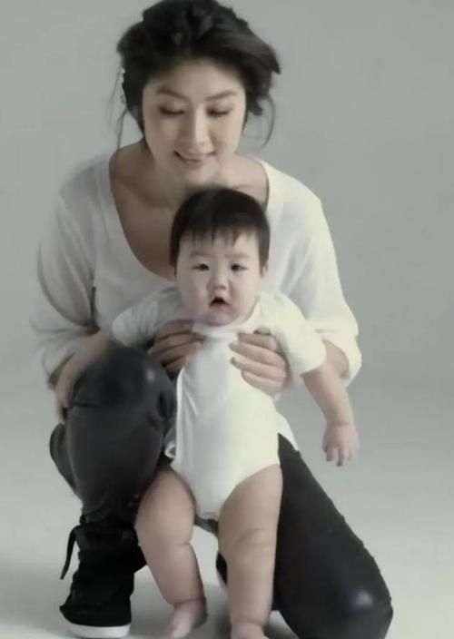 张学友女儿照片罕见公开遗传了爸爸好基因