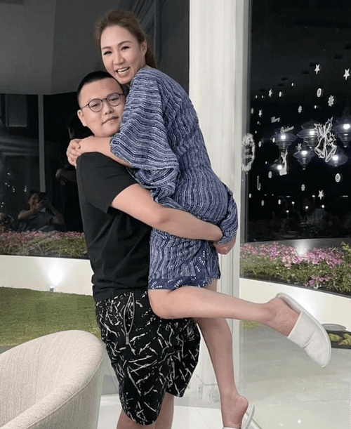 张学友女助理照片曝光 网友直呼颜值不输明星