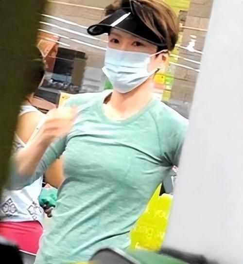 张学友妻子罗美薇近况曝光 低调生活引关注
