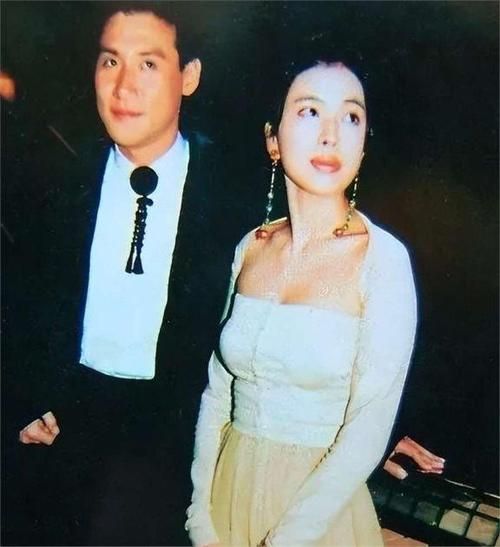 张学友媳妇是谁看看天王背后的女人有多低调