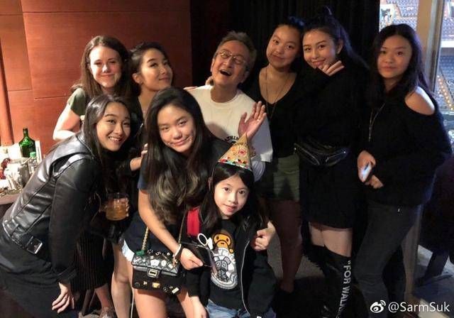 张学友孩子罕见露面 一家三口同框超温馨