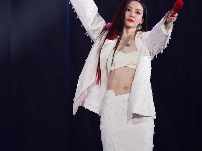 张学友张靓颖演唱会合唱现场视频曝光
