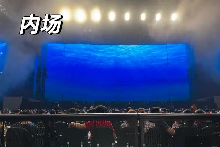 张学友成都演唱会人数曝光 场馆内外人山人海