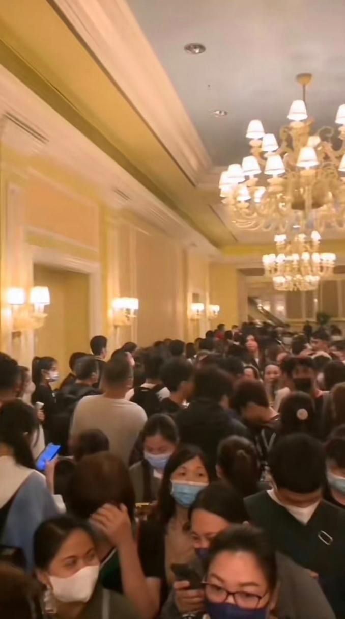张学友成都演唱会人数曝光 场馆内外人山人海