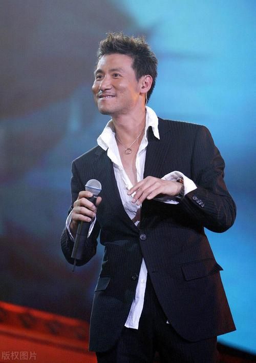 张学友新不了情经典重现 歌神深情演绎催泪金曲