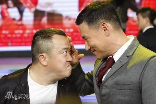 张学友曾志伟同框现身活动现场引发粉丝热议