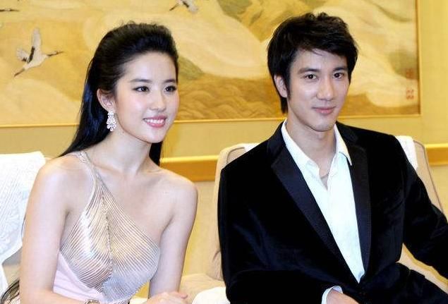 张学友梁朝伟李子雄罕见同框勾起无数观众回忆杀