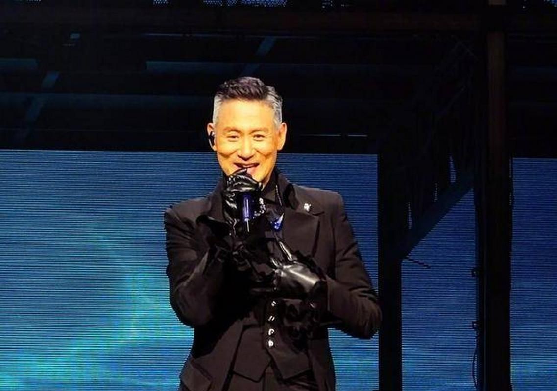 张学友演唱会写真精选 舞台王者风采全展现