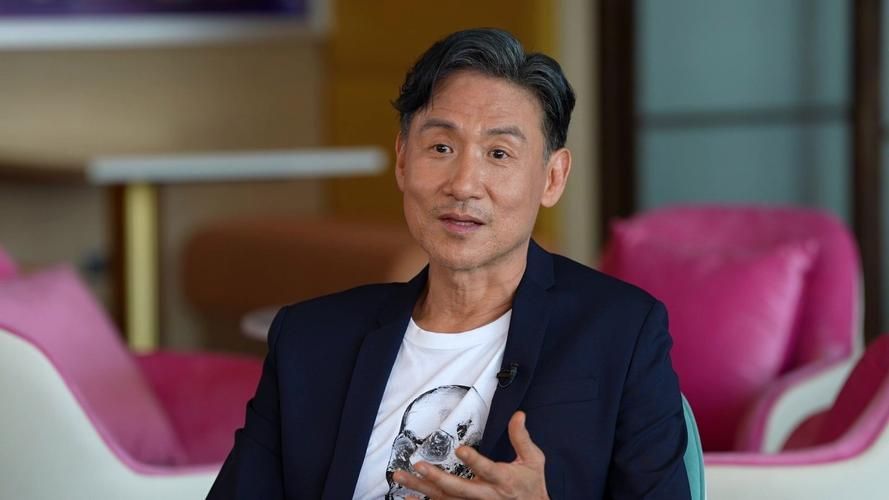 张学友现在好多岁 歌坛常青树的传奇故事