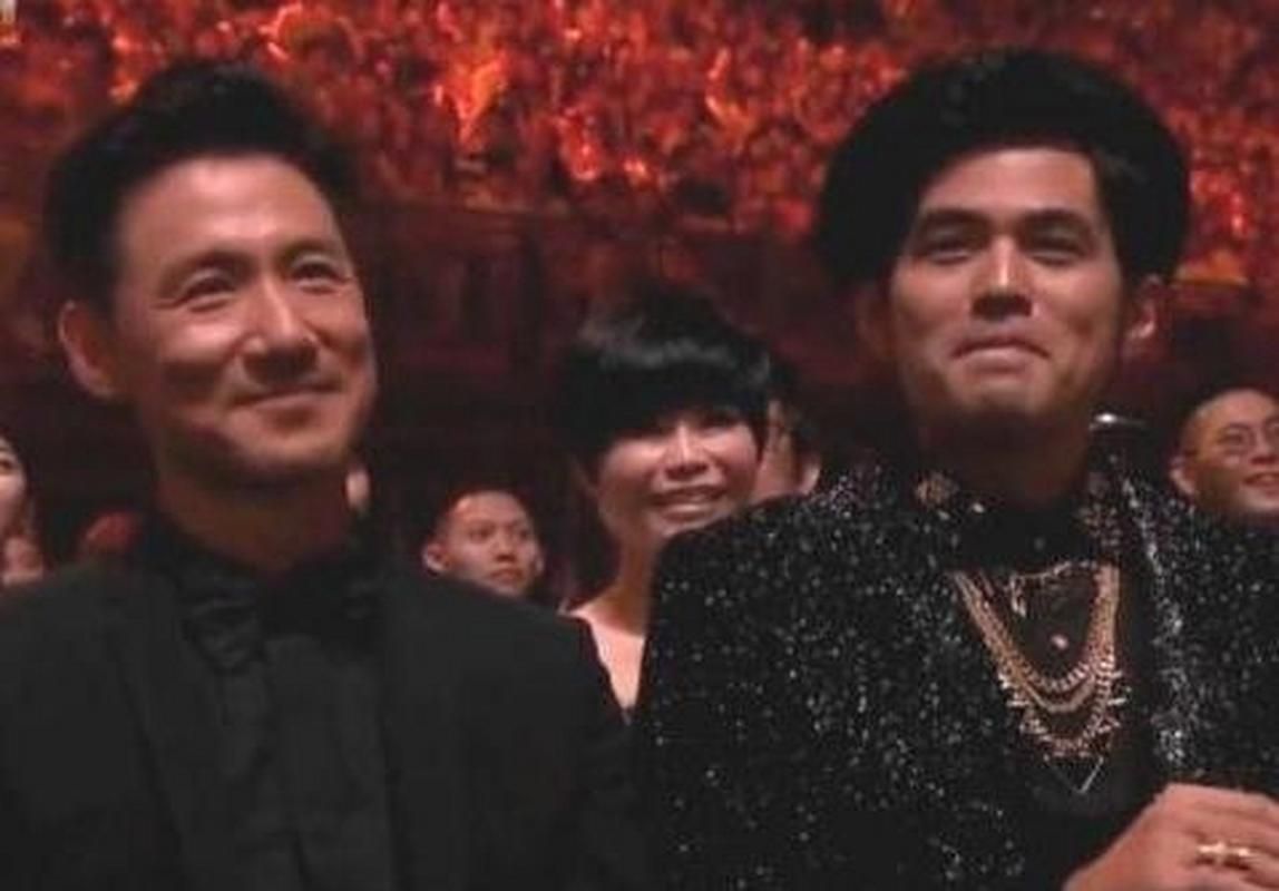 张学友现身周杰伦演唱会两人互动超有爱