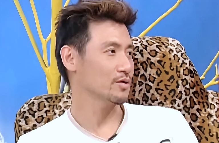 张学友破音现场视频曝光 歌神也有失误时刻