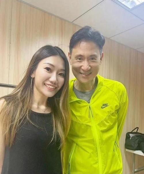 张学友老婆照片大公开 多年恩爱如初