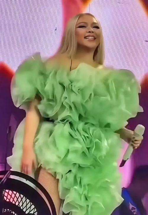 张惠妹张学友同台飙歌 经典合唱引爆全场