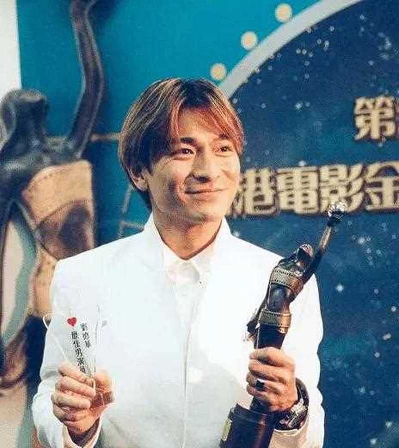 惊呆！金发刘德华最新照片，网友直呼：这也太好看了吧！