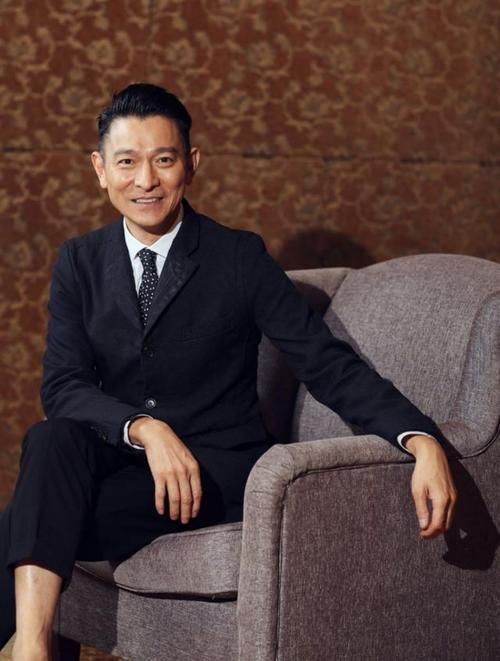 惊呆！金发刘德华最新照片，网友直呼：这也太好看了吧！