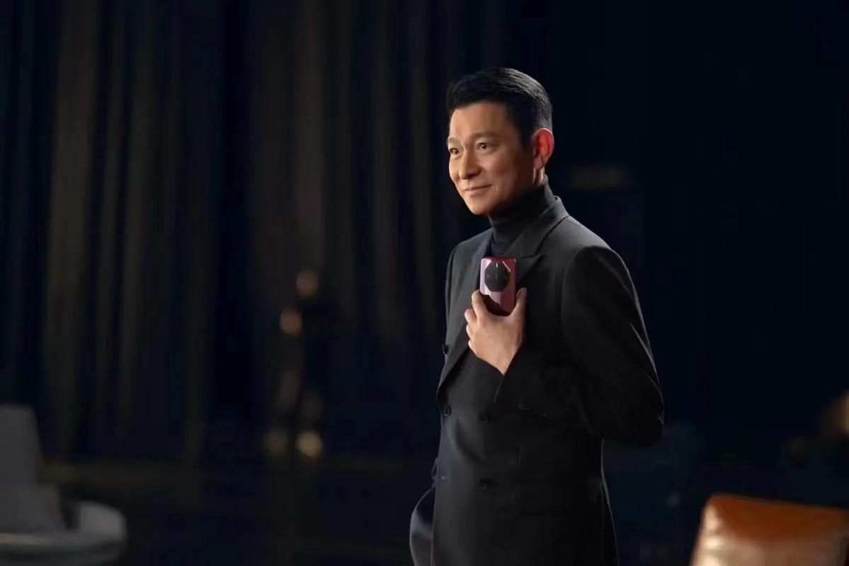 想知道刘德华戴的什么手表？华为非凡大师系列深度解析
