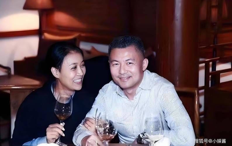 想知道歌手那英老公是谁看完你就明白了