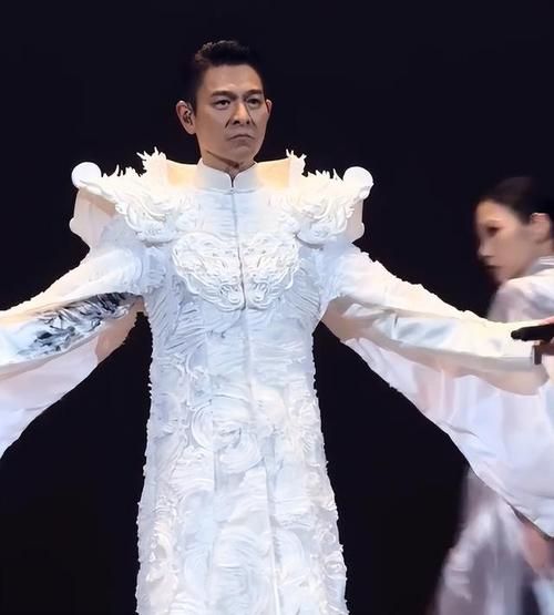 找寻经典：刘德华年轻头像，满满回忆杀