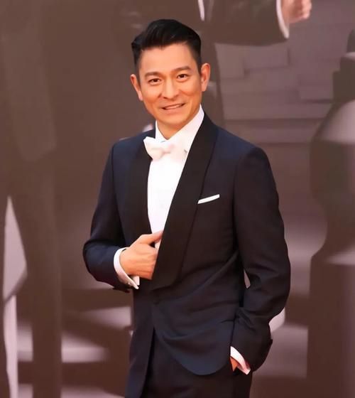 揭秘刘德华惊人收入：演唱会收入远超想象！