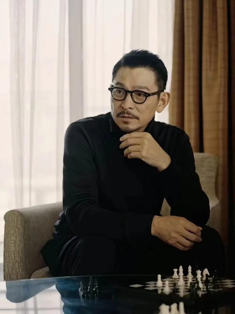揭秘刘德华电影中的眼镜：品牌、款式及购买渠道