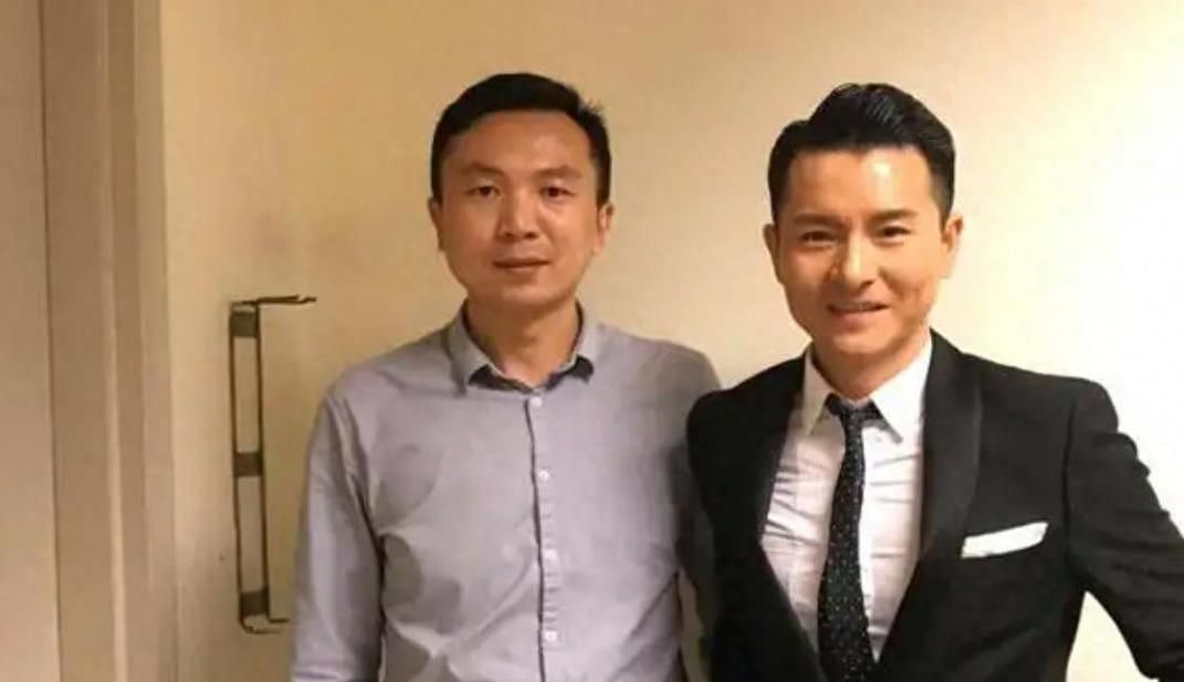 教海哗与刘德华同台互动画面曝光