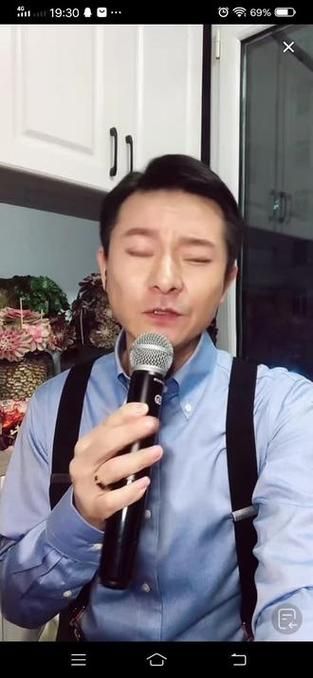 教海哗与刘德华同台互动画面曝光