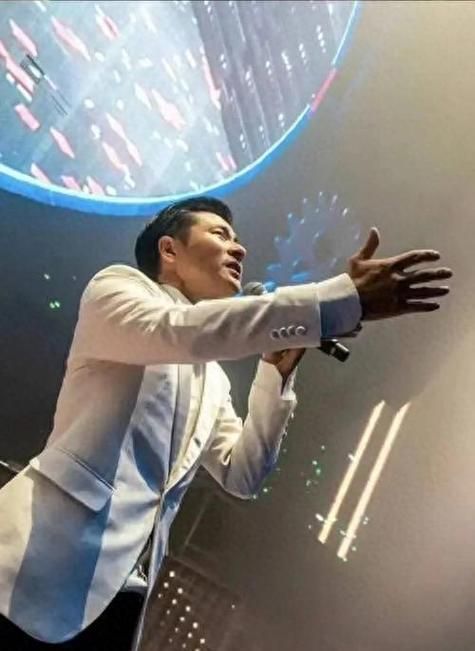 教海哗模仿刘德华视频曝光 连声音都一模一样