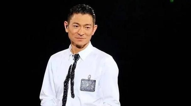 教海哗模仿刘德华视频曝光 连声音都一模一样