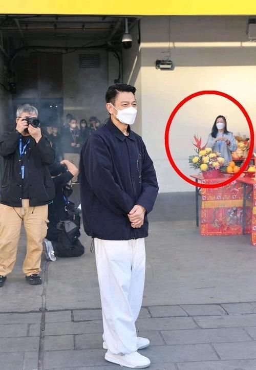 明星去看刘德华演唱会内场座位引发网友羡慕