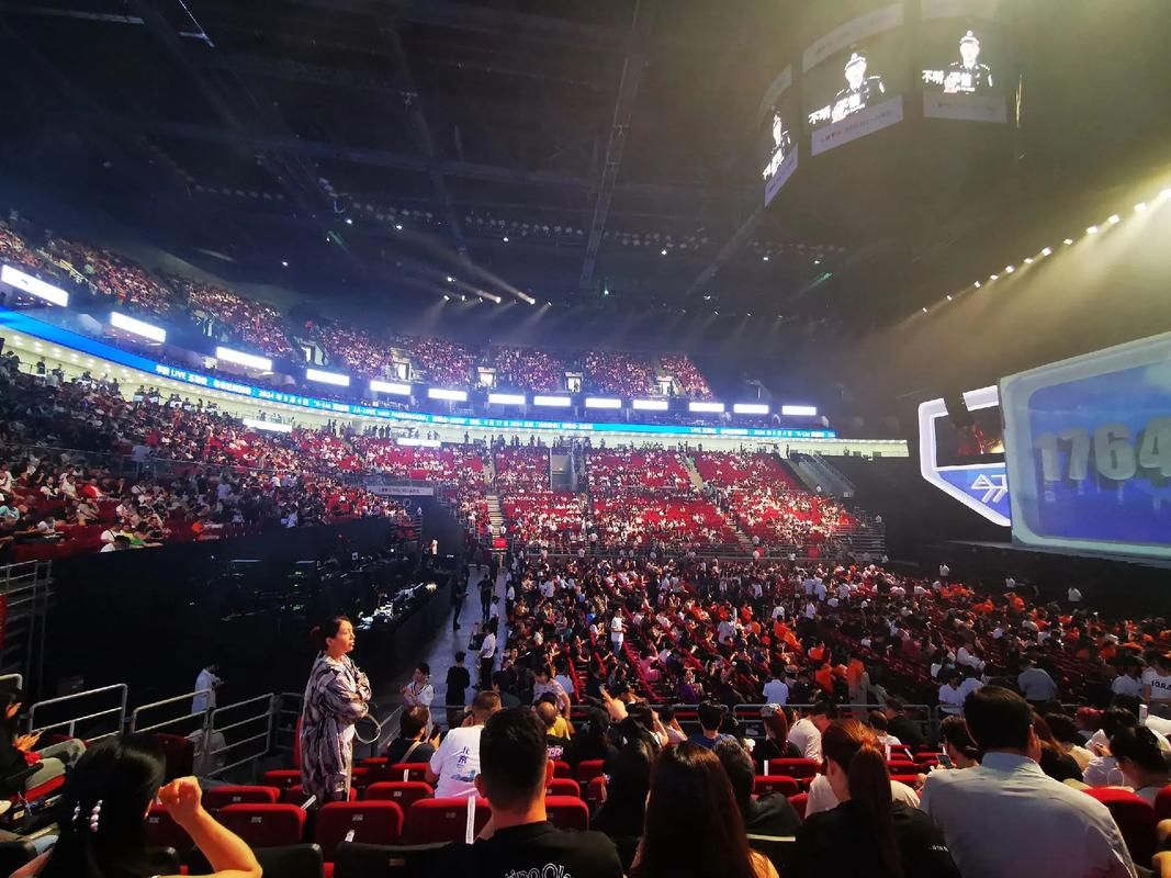 明星去看刘德华演唱会内场座位引发网友羡慕