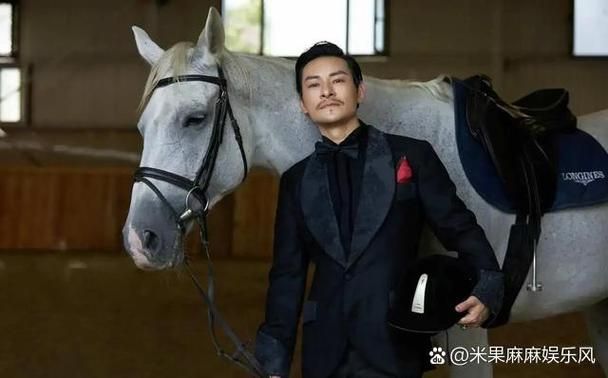 杜奕衡模仿刘德华细节对比 谁更胜一筹