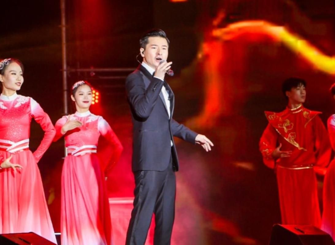 杜奕衡模仿刘德华细节对比 谁更胜一筹