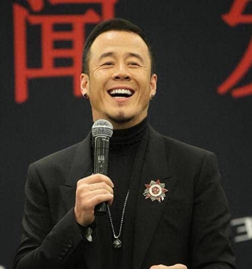 杨坤炮轰刘德华非歌手？网友炸锅热议不断！