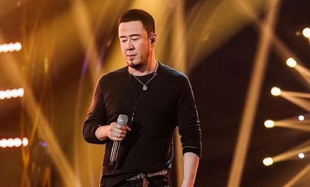 杨坤炮轰刘德华非歌手？网友炸锅热议不断！