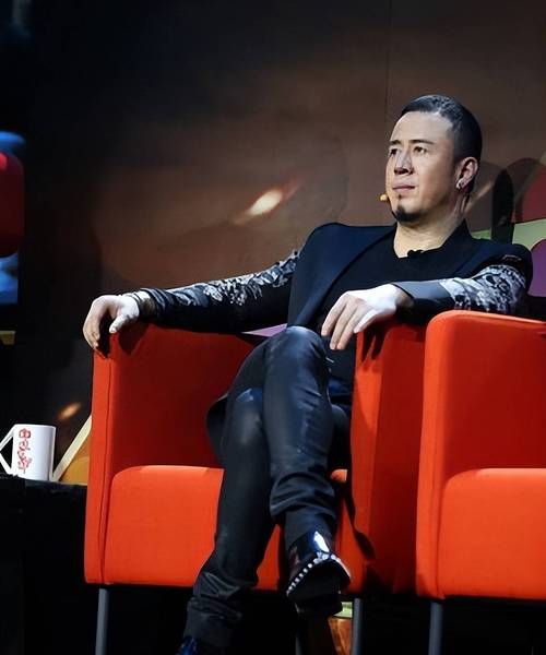 杨坤炮轰刘德华非歌手？网友炸锅热议不断！