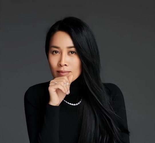 歌手那英个人资料简介 你不知道的早期经历和音乐风格